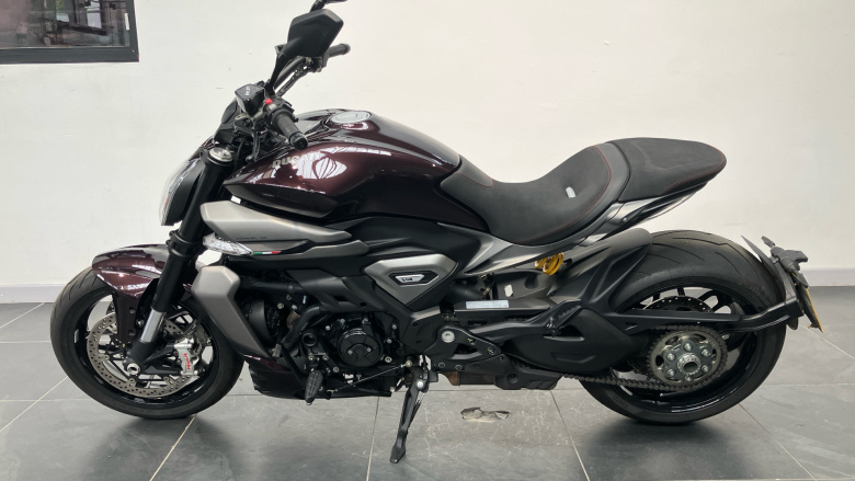 Ducati X Diavel V4 Burning Red (25MY)